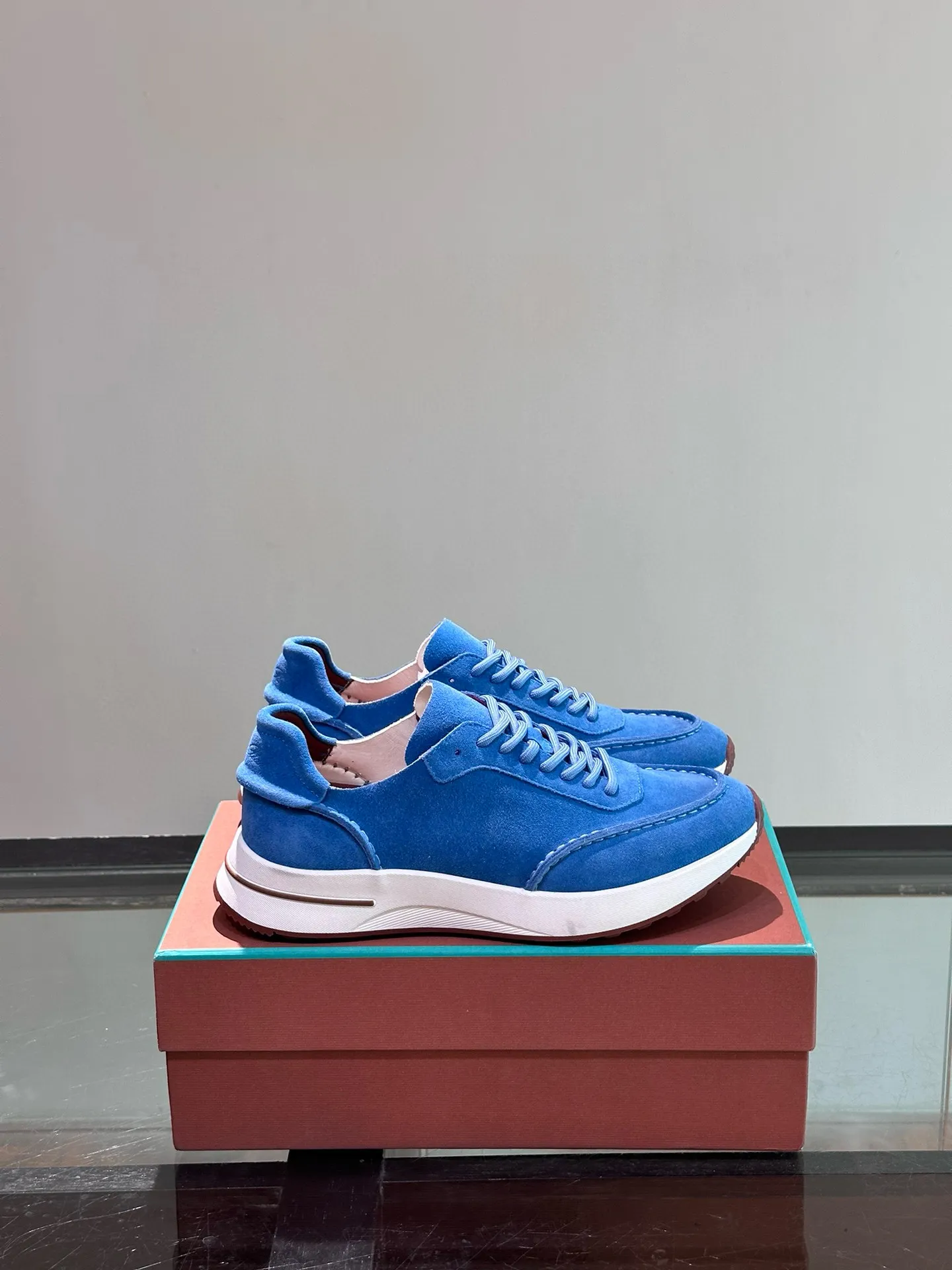Factory price: 540💰Loro men's shoes💰iana niche Loro classic jogging shoes, men's lace-up casual shoes and sneakers, high-quality lightweight and comfortable fabrics, suitable for outdoor leisure, the color scheme is young and energetic, and it looks great with sportswear or casual suits! Size: 39-46 (customized sizes of 45 and 46 are non-refundable)